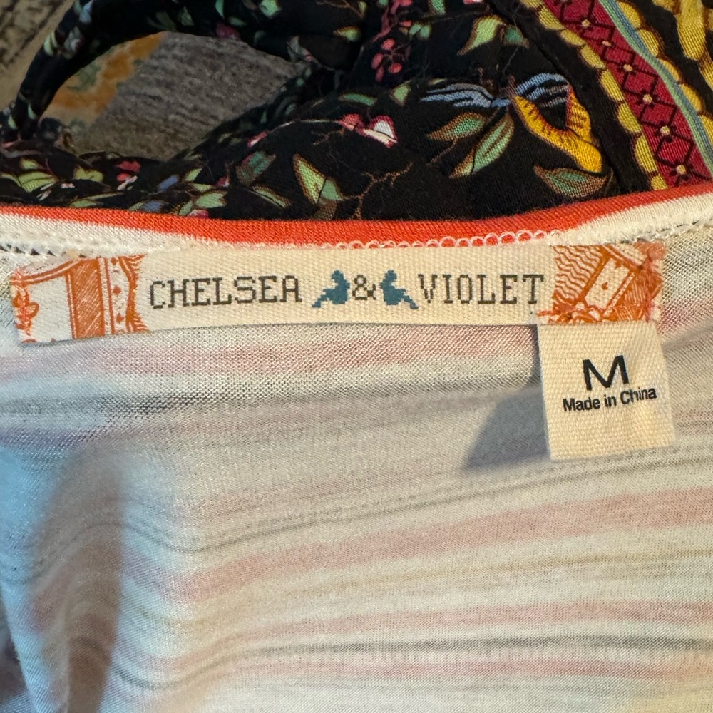 Chelsea & Violet - Picture 8 of 9